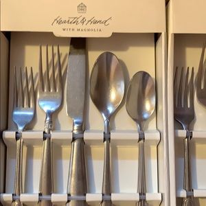 Magnolia flatware set of 5 (4 boxes)